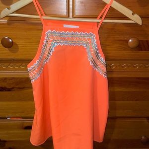 The prettiest orange detailed top 🍊